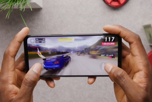 Asus Rog Phone 7 Ultimate Display review